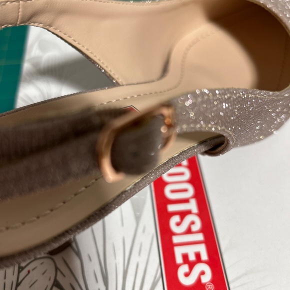 Shoes - Picture 4 of 7